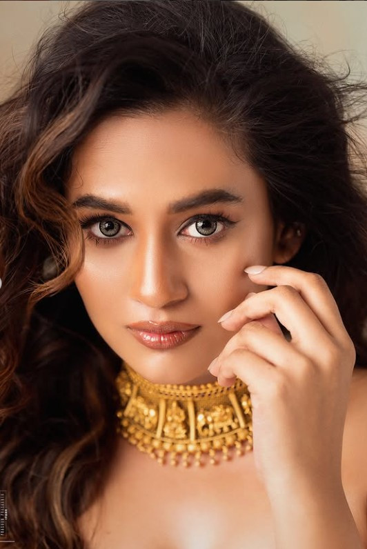 பாண்டியன் ஸ்டோர்ஸ் சீரியல் நடிகை காவ்யா அறிவுமணியா இது…