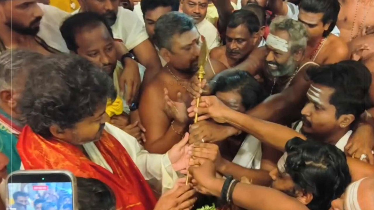 திருச்செந்தூர் முருகன் கோவிலில் விஜய் சாமி தரிசனம்